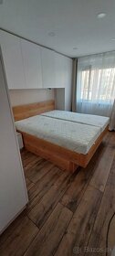 Masívna dubová posteľ s úložným priestorom - 12