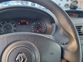 Renault Clio 1.2i - 12