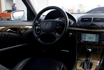 Mercedes-Benz E 500 4MATIC - 12