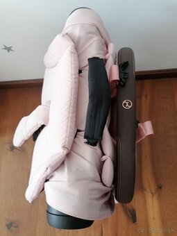 Peach pink cybex coya pre dievčatko - 12