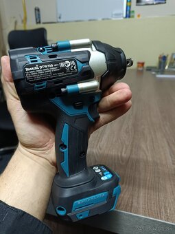 Makita - 12