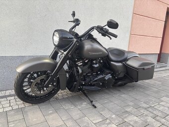 Harley Davidson Road king špeciál - 12