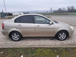 Hyundai Accent - 12