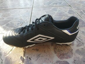 Predám pánske kopačky Umbro - 12