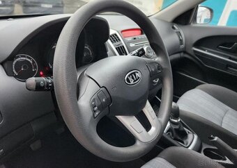 Kia Cee´d 1.4-NÍZKÉ KM-1.majitel - 12