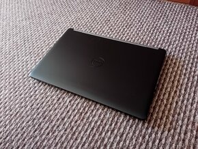 DELL Latitude 5570 so 4jadrom i5 a 2x GPU /intelHD a AMD 2GB - 12