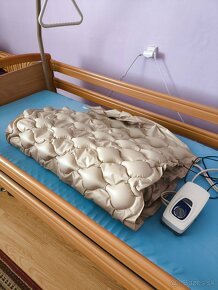 Zdravotná elektrická polohovacia posteľ - 12
