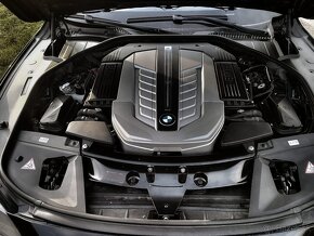 BMW 760i V12 - 12