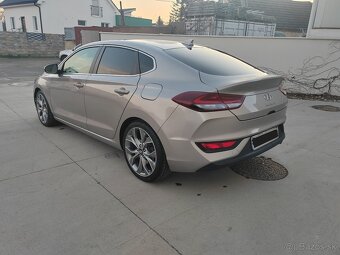 Hyundai i30 Fastback 1.6 CRDI 2019 - 12