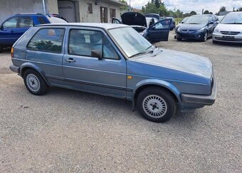 Volkswagen Golf 1,6 D nafta manuál 40 kw - 12