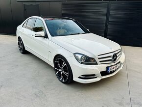 Mercedes C300d - diesel - 4matic - automat - FULL výbava - 12