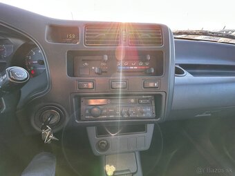 Toyota RAV4 2.0i 3D - 12