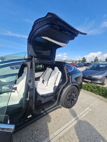 Tesla model X75D - 12