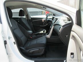 Hyundai i30 1.6 CRDi DOHC 16V Comfort - 12