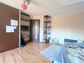 KVALITNÝ 4 - IZBOVÝ RODINNÝ DOM V BEŠEŇOVEJ + 2 APARTMÁNY - 12