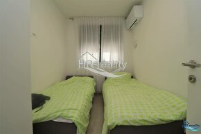 Murter – krásne zariadený apartmán v novostavbe - 12