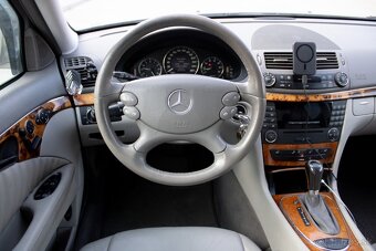 Mercedes-Benz E trieda Sedan 280 Elegance A/T 4-matic - 12