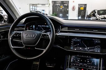 Audi S8 - 12