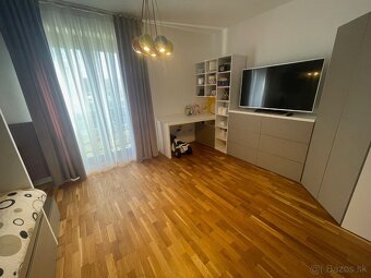 PRE NÁROČNÝCH 3-izbový byt 110m2 pri parku, Stromová ul. Pi - 12