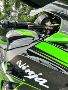 Kawasaki Ninja ZX10R - 12