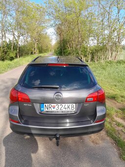 Opel Astra J ST - 12