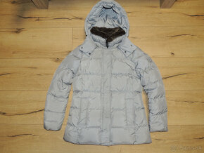 Moncler Duvet, Peak Performance a Tommy Hilfiger parka - 12