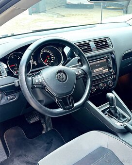 Volkswagen Jetta 2.0 TDI Comfortline DSG - 12