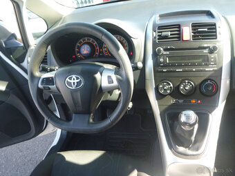 Toyota Auris 1,6i 2012 - 12