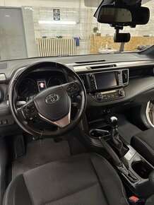 Toyota RAV4 2.0 l D-4D Manual FWD - 12