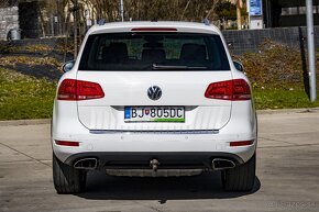 VW Touareg 3.0 V6 TDI (el. ťažné, navigácia, koža, el.kufor) - 12