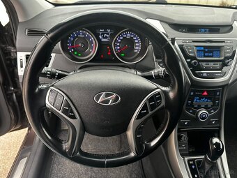 Hyundai Elantra - 12