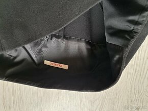 Čierna sukňa pod kolená so širokým pásom - 12