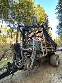 Predám súpravu traktor Valtra a vývozka Palms 12d - 12