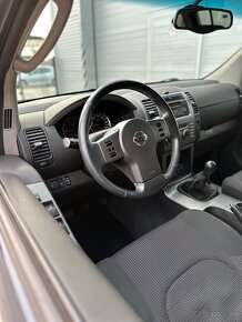 Nissan Pathfinder 2.5 DCi XE 126 kW 2005 7 miest - 12