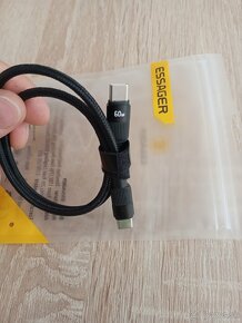 Kábel USB-C/USB-C
 - 12