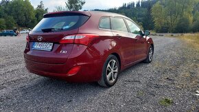 Hyundai i30 CW - 12