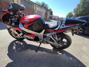 Suzuki GSX-R 1000 K1 - 12