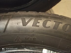 celoročne pneu Goodyear 255/55 R19 - 12