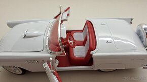 1:18 FORD THUNDERBIRD - 12