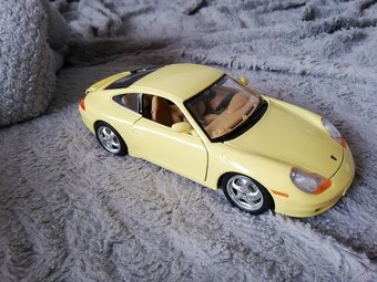 1:18 poskodene  2x PORSCHE 911+Boxter - 12