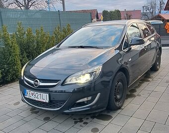 Opel Astra Sports Tourer - 12