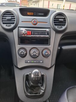 Kia Carens 2.0 LX - 12