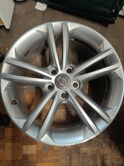 Opel Insignia - originál 18" alu
disky s pneu - 12