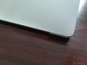 MacBook Pro 16" Core i9 16GB RAM 1TB Radeon Pro 5500M 4GB - 12