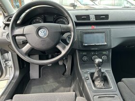 Volkswagen Passat 1.6 FSi - 12