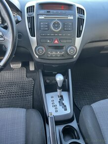 Kia Ceed 2010 – AUTOMAT so strešným nosičom - 12