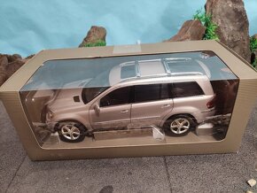 prodám model 1:18 mercedes benz GL klasse X164 - 12