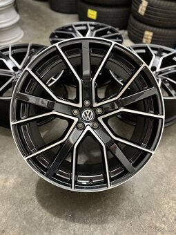 Nepoužité hliníkové disky Audisport 5x112 R22 Audi RSQ7 - 12