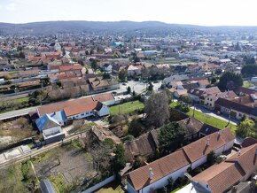 REZERVOVANÉ - Na predaj stavebný pozemok 2183 m2 v centre Zá - 12