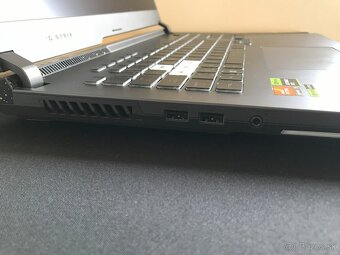 ASUS ROG Strix G17 G713PV-LL045 sivý - 12